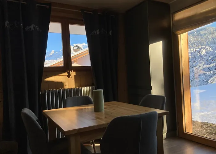 Renovated Flat Facing Mont Blanc アパート